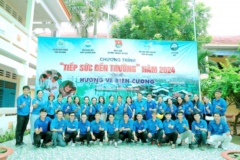 Chương trình "Tiếp sức đến trường năm 2024" - Chủ đề "Hướng về biên cương"